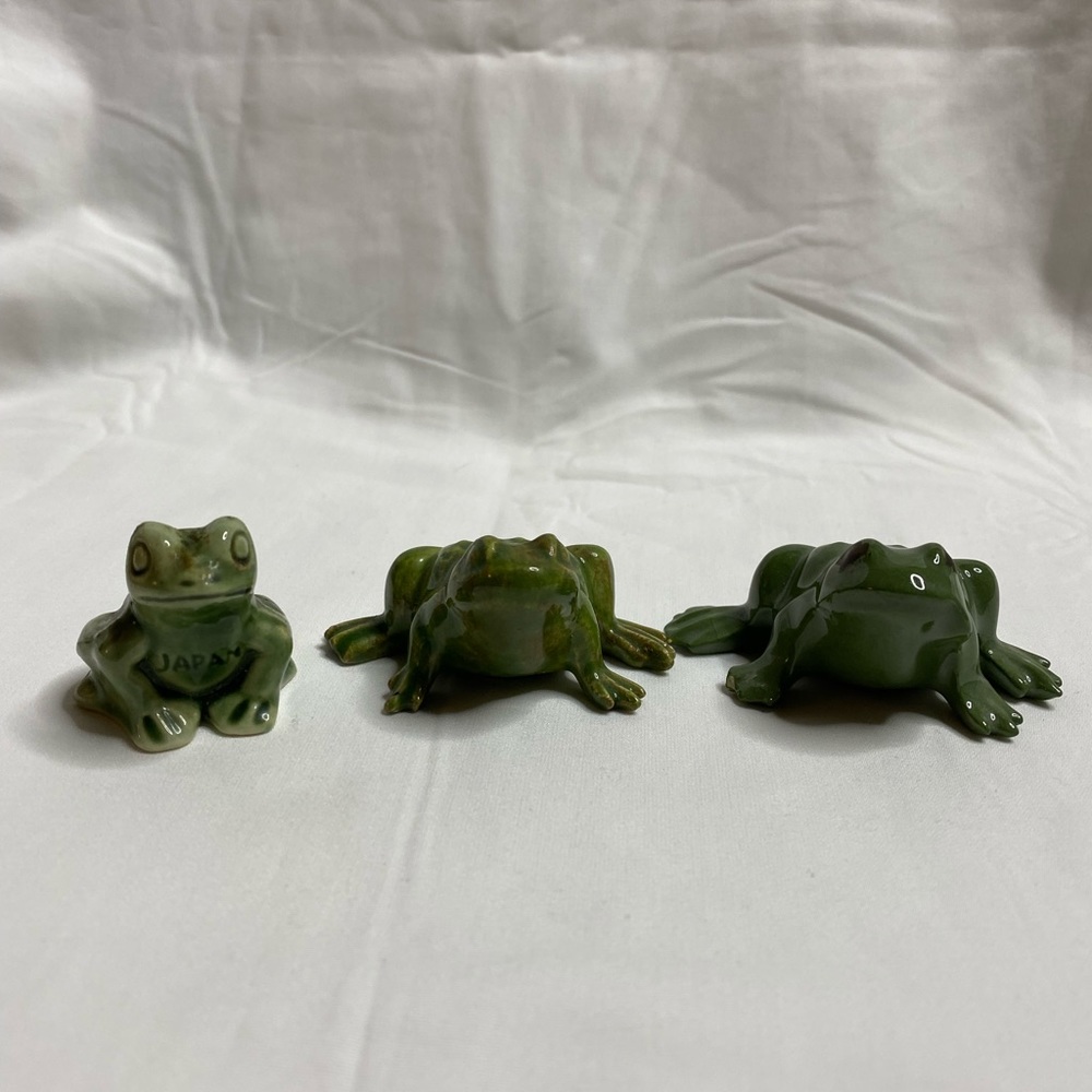 Vintage Frog Figurine lot of three